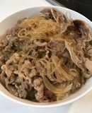 牛バラ切り落としと白滝の牛丼