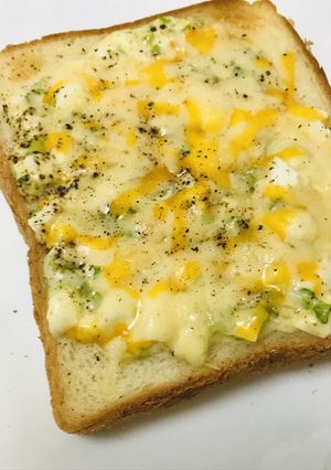 ヨーグルトマヨソースのチーズ焼きトースト-レシピのメイン写真