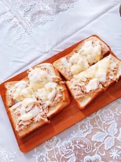 ツナマヨオニオンチーズトースト-レシピのメイン写真