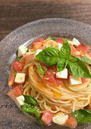 冷製パスタ♡バジルとモッツのトマトソース-レシピのメイン写真