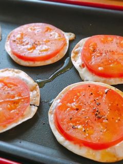 餃子の皮deフレッシュトマトのピザ-レシピのメイン写真