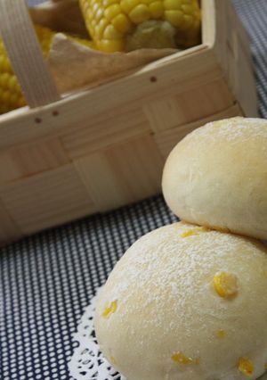 旬のトウモロコシで♪ぷっちぷちコーンパン-レシピのメイン写真