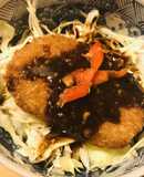 市販コロッケの赤味噌ソース＆キャベツ丼