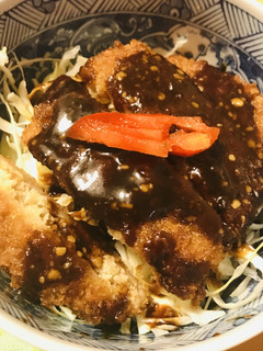 市販ミンチカツのソース&キャベツ丼-レシピのメイン写真