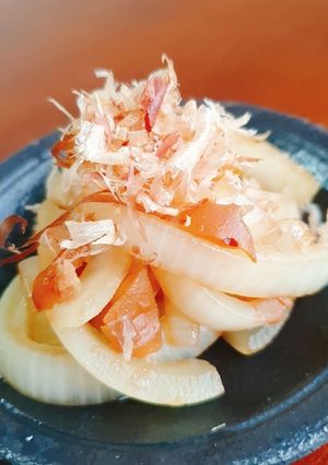 お弁当や作りおきに❢玉ねぎの梅ポン炒め-レシピのメイン写真