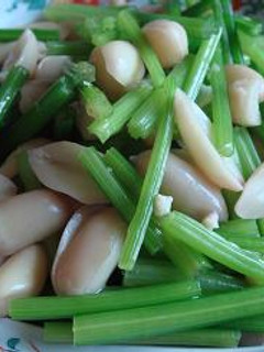 中国で作る!セロリと落花生の涼菜♪-レシピのメイン写真