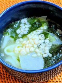 餃子の皮とわかめ・揚げ玉のスープ-レシピのメイン写真
