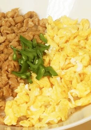 大豆ミート・卵・絹さやの三食丼-レシピのメイン写真