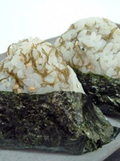 納豆昆布とちりめんのおむすび-レシピのメイン写真