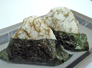 納豆昆布とちりめんのおむすび-レシピのメイン写真