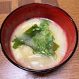 基本の味噌汁。大根、わかめ、油揚げ。