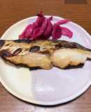 サワラの西京焼きレッドオニオンの甘酢添え