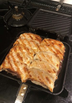 ホットサンドメーカーで両面焼き餃子-レシピのメイン写真