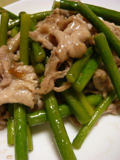 豚肉とにんにくの芽のシンプル塩炒め-レシピのメイン写真