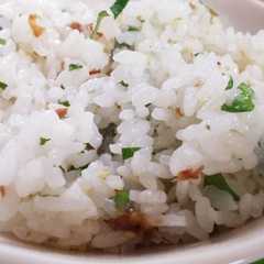 รูปของ 簡単！梅と大葉の混ぜご飯