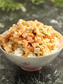 簡単まぜるだけ!胡瓜とチキンのカクテキ丼-レシピのメイン写真