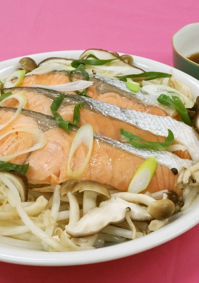 電子レンジで簡単♪鮭ときのこの重ね蒸し-レシピのメイン写真