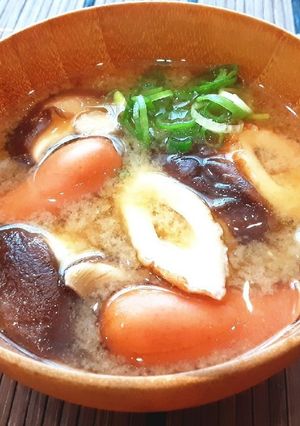 簡単♡椎茸とウインナーと竹輪の味噌汁♡-レシピのメイン写真