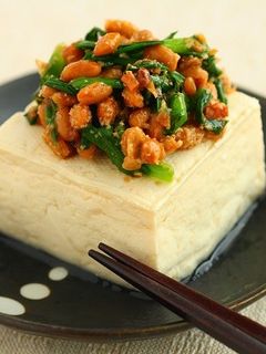 おかかニラ納豆のせ冷奴-レシピのメイン写真