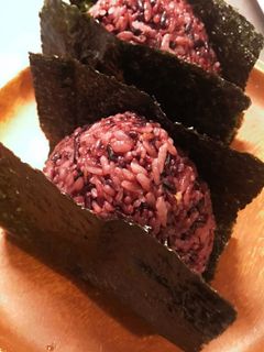 ツナマヨより美味しい!ツナしそ梅おにぎり-レシピのメイン写真