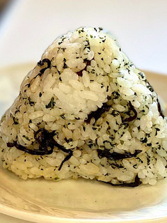 かおり(青じそ)と塩昆布のおにぎり-レシピのメイン写真