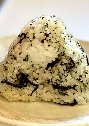 かおり（青じそ）と塩昆布のおにぎり-レシピのメイン写真