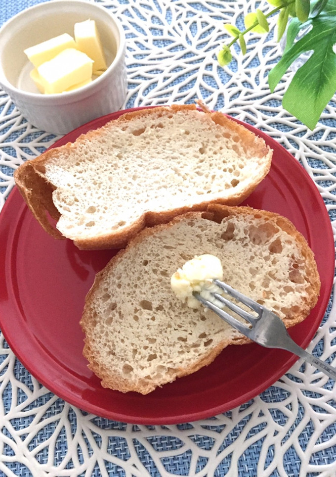 パンにバターを塗るのはフォークで♪-レシピのメイン写真