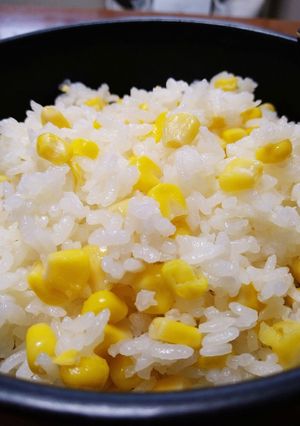 スイートコーン缶詰めで炊き込みご飯-レシピのメイン写真