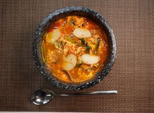 韓国料理　トックのユッケジャンスープ-レシピのメイン写真