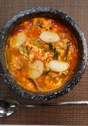 韓国料理　トックのユッケジャンスープ-レシピのメイン写真