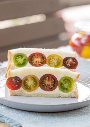 ミニトマトとクリームチーズのサンドイッチ-レシピのメイン写真