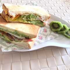 รูปของ ＊アボカドベーコンエッグホットサンド＊