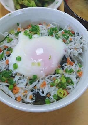 温玉鮭しらす丼-レシピのメイン写真