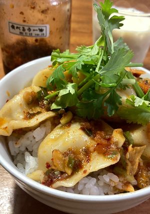 暑い夏だからこそ 「冷凍水餃子丼」-レシピのメイン写真