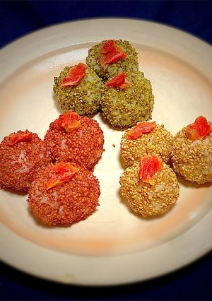 【鮭おにぎり】with 三色ごま-レシピのメイン写真