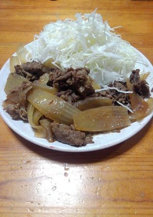 牛肉と玉ねぎのポンマヨ炒め キャベツ添え-レシピのメイン写真