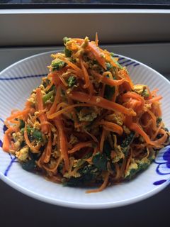 副菜!にんじんとほうれん草の彩り卵炒め-レシピのメイン写真