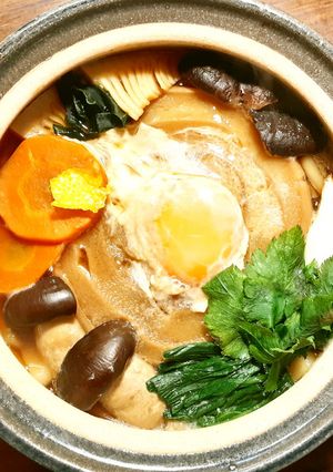 車麩 巣ごもり卵の鍋焼きうどん　発酵玉葱-レシピのメイン写真