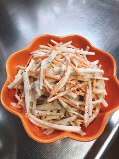 大根とにんじんのツナマヨ胡麻和え-レシピのメイン写真