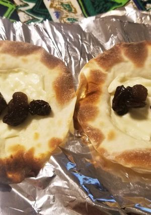 レーズンとクリームチーズの餃子の皮ピザ-レシピのメイン写真