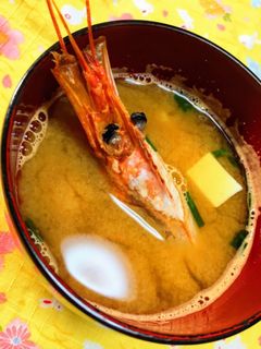 海老の殻で磯の旨味ぎっしり出汁のお味噌汁-レシピのメイン写真