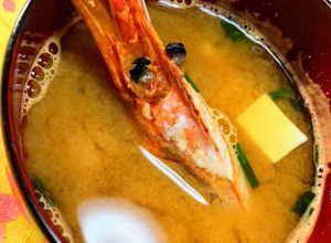 海老の殻で磯の旨味ぎっしり出汁のお味噌汁-レシピのメイン写真