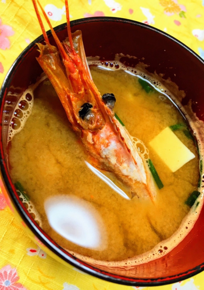 海老の殻で磯の旨味ぎっしり出汁のお味噌汁-レシピのメイン写真