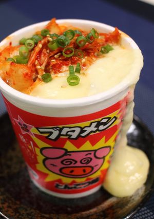 ブタメンこぼれチーズキムチ♪-レシピのメイン写真