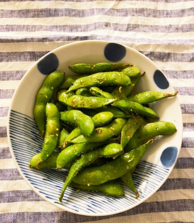 材料3つだけ！焼き枝豆 ガーリック風味 by そーじろ 【クックパッド