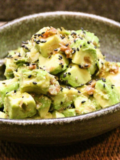 パパッと♪アボカドの梅鰹節和え-レシピのメイン写真
