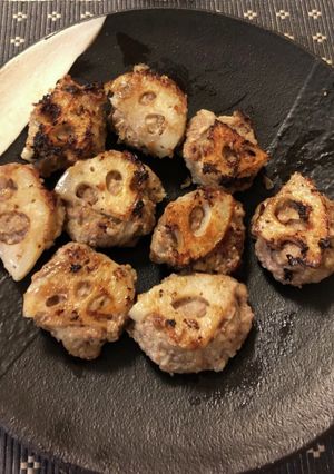 子どもも大好き、レンコンのせハンバーグ-レシピのメイン写真
