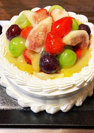 季節のフルーツたっぷりのB.Dayケーキ-レシピのメイン写真