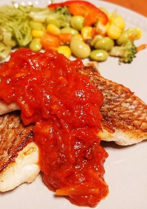 皮の歯触り最高☆鯛のポワレ・トマトソース-レシピのメイン写真