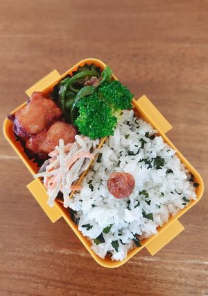 ワカメご飯&焼き鳥弁当♪-レシピのメイン写真